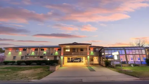 West End Motor Lodge in Orange