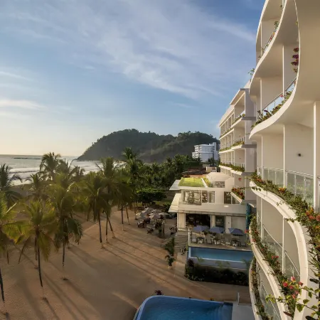 Clarita’s Beach Bar & Resort