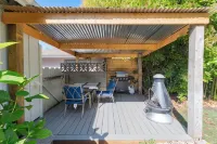 Mid Century Modern-5 min from I-5