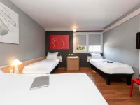 Hôtel Ibis Montélimar Nord - Pools