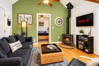 Beaver Hill Cabin Near Plain 2 Bedroom Home by NW Comfy Cabins by RedAwning