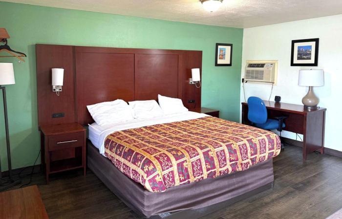 Hillcrest Motel by OYO Aurora in Near Lawrenceburg