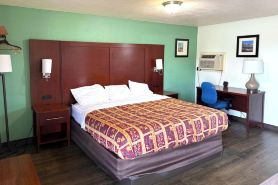 Hillcrest Motel by OYO Aurora in Near Lawrenceburg