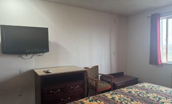 Nampa Inn & Suites
