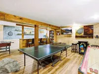 A Real Log Cabin in the Pines with a Huge Game Room and a Jacuzzi Tub! 派恩住宿飯店