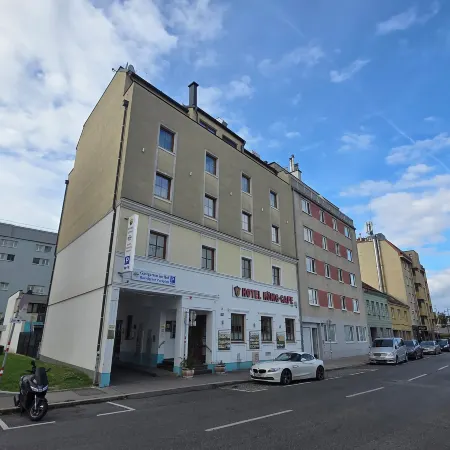 Hotel König Отели рядом с достопримечательностью «Станция метро Oberlaa»