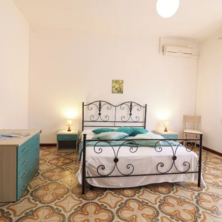 Isabels House in Otranto 10 Seats