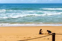 Black Beach Resort - Beach