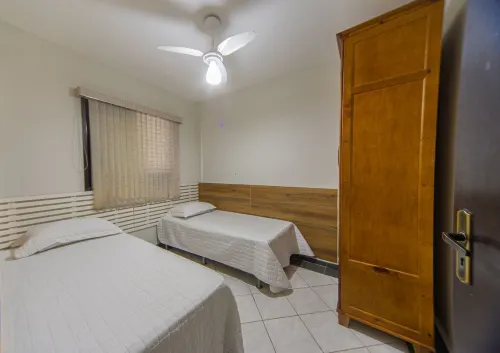 Apto com Piscina e Vaga a 750m da Praia da Enseada - Apartments