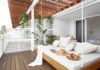 Crystal Pacific Palm Beach - Homestays