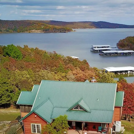 Lakeside Luxury, Gated, Firepit, Dock, Kayaks & Paddleboards