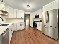 Dockside Retreat on the Canal on Lake Bemidji- 4BR, 3BA-Hot Tub-Fireplace! - واي فاي