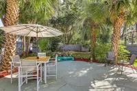 Palm Cottage: Walk to Darien Waterfront & Fort - WiFi