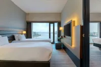 Moxy Amsterdam Houthavens - Pools