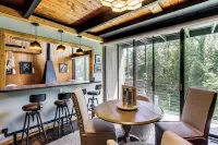 Award-winning Mr Mid-modern-century - Homestays