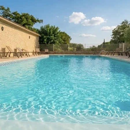 Uzès: "L'Olivier" Apartment in a Country House, 10 Minutes on Foot from downtown—July Discount