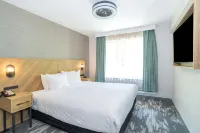 Sandman Signature Surrey-Guildford Suites - Pet friendly