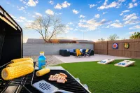 Big House w Custom Murals/2 Kings/Fun Backyard w Games/Grill/Dogs OK/Boat Parkin - 廚房