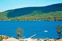 Courtyard Lake George - Bergblick