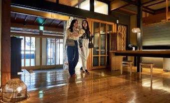 Akari et Kaori Formerly Taizanso