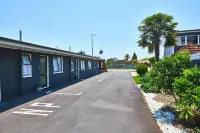 Cobblestone Court Motel - Wenzel Motels - Motels