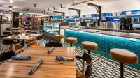 The Kingsley Bloomfield Hills - a DoubleTree by Hilton - bar