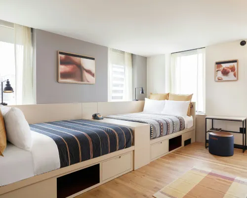 Moxy Richmond Downtown Отели рядом с достопримечательностью «Кэритаун»