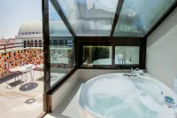 Hotel Opera - ที่มีอ่างอาบน้ำ