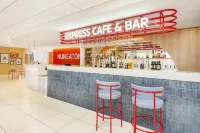 Holiday Inn Express NUNEATON by IHG - bar