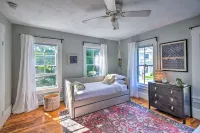 Walk to Lake & Downtown: Hot Tub and Game Room - Wifi