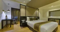 Davanam Sarovar Portico Suites Bengaluru - piscina