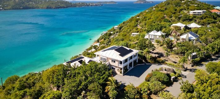 Stunning 360° Views of Magens Bay, St.John & BVI's. Luxury 6 bedroom villa Hoteles en Northside