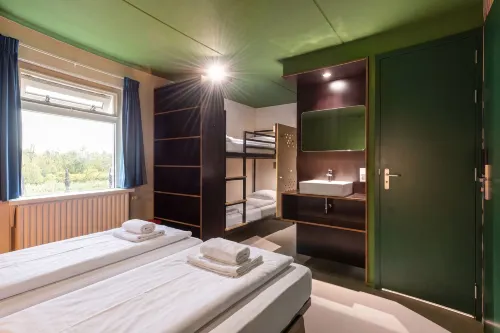 Stayokay Hostel Dordrecht - Nationaal Park de Biesbosch - Hostales