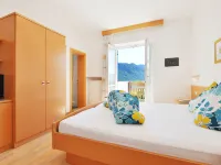 Neuhaus Hotels in Andrian