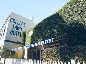 College Lawn Hotel