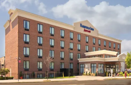 Fairfield Inn by Marriott JFK Airport Отели рядом с достопримечательностью «Заказник Джамайка Бэй»