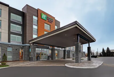 Holiday Inn Express & Suites COLLINGWOOD by IHG Отели в г. 