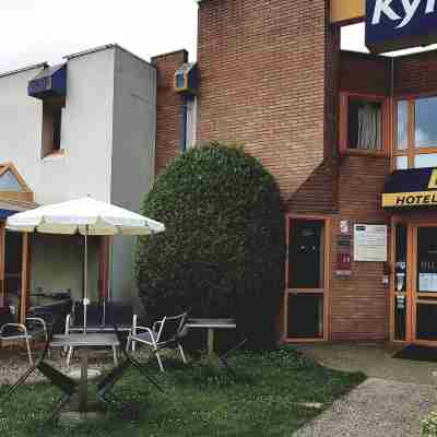 Kyriad Chantilly Hotel Exterior