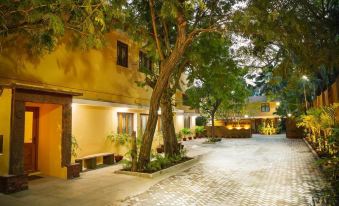 Hanu Reddy Residences Poes Garden