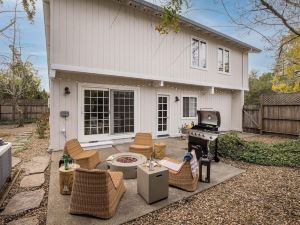 Black Oak by AvantStay Modern Chic Santa Rosa Hideaway with Jacuzzi Pool Table Fire Pit