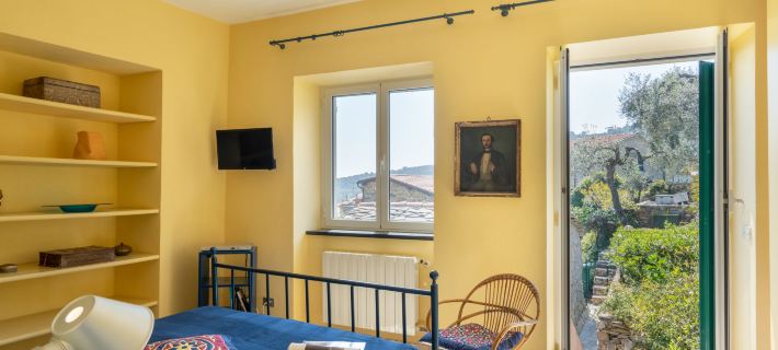 Laura (Dol281) Hotels in Dolcedo