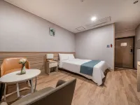 Blue Mountain Hotel Hotels near Dong-Amsa
