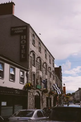 The Farnham Arms Hotel Hotel di 