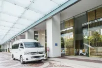 차트리움 레지던스 사톤 방콕 The bus stop Soi Pracha Uthit 76 1. 주변 호텔