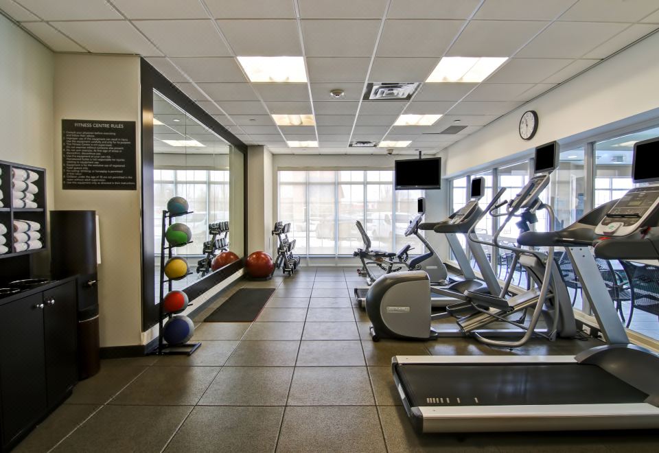 [홈우드 스위트의 실내 휴식 공간 이미지]