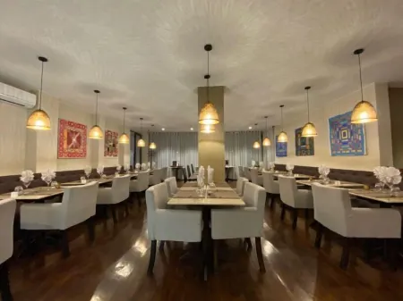 Fly Inn Madagascar Hotel - Navette Gratuite H24 - à 300m de l'Aéroport International