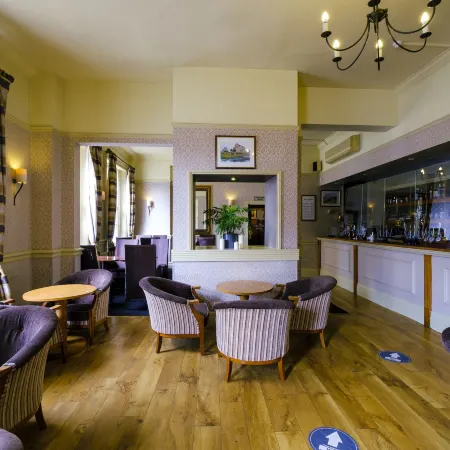 Royal Hotel Отели рядом с достопримечательностью «Римская баня»