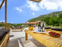 Jozo Hotels in Zadvarje