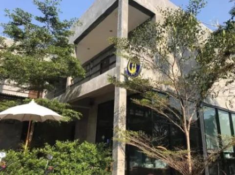 Come Moon Loft Hotel