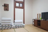 群山如美旅館 - 停車場
